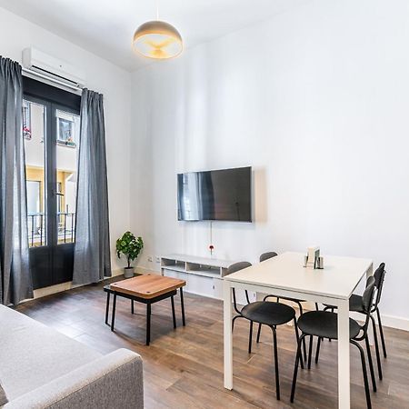 Vr Estudios Apartments Madrid Bagian luar foto