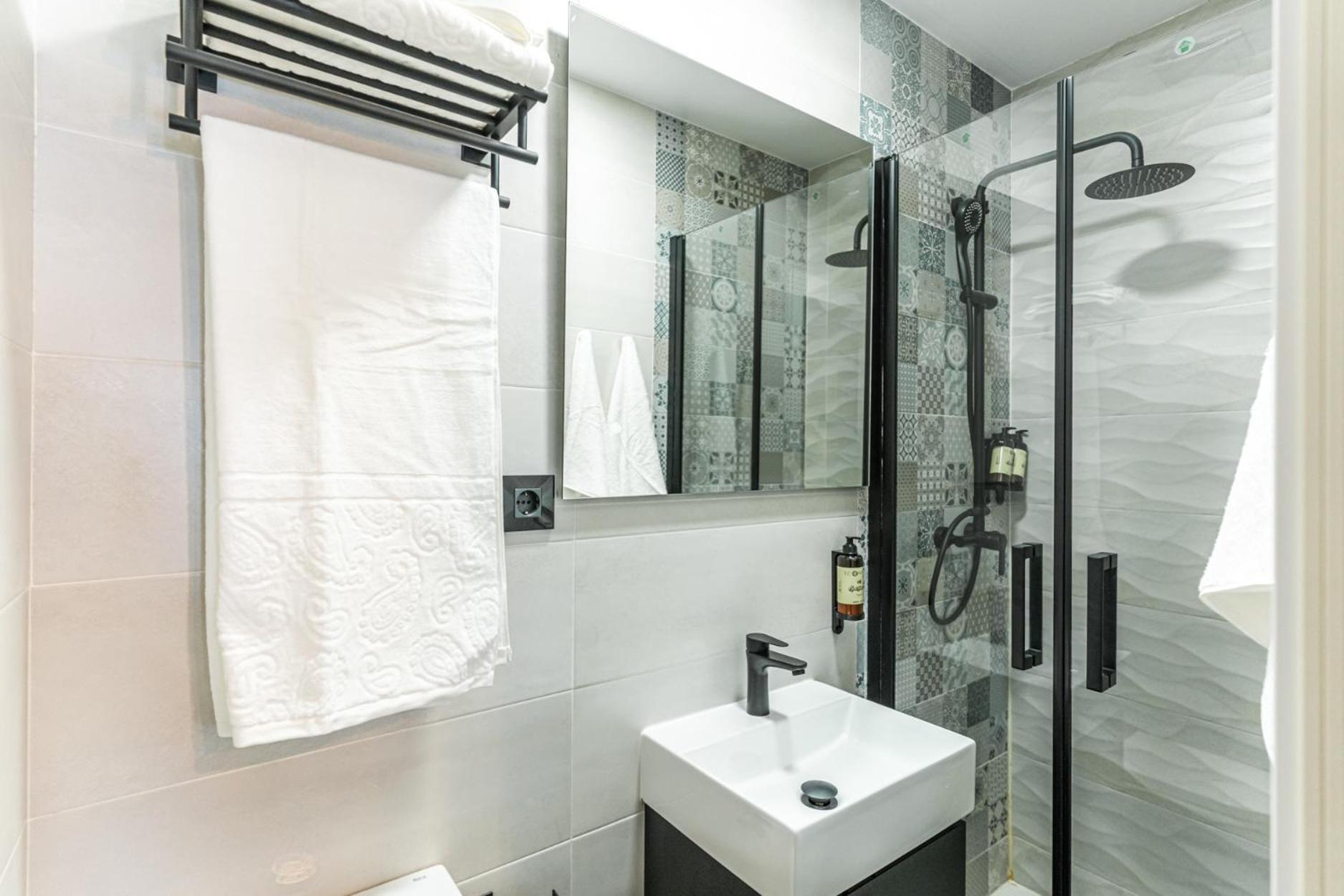 Vr Estudios Apartments Madrid Bagian luar foto