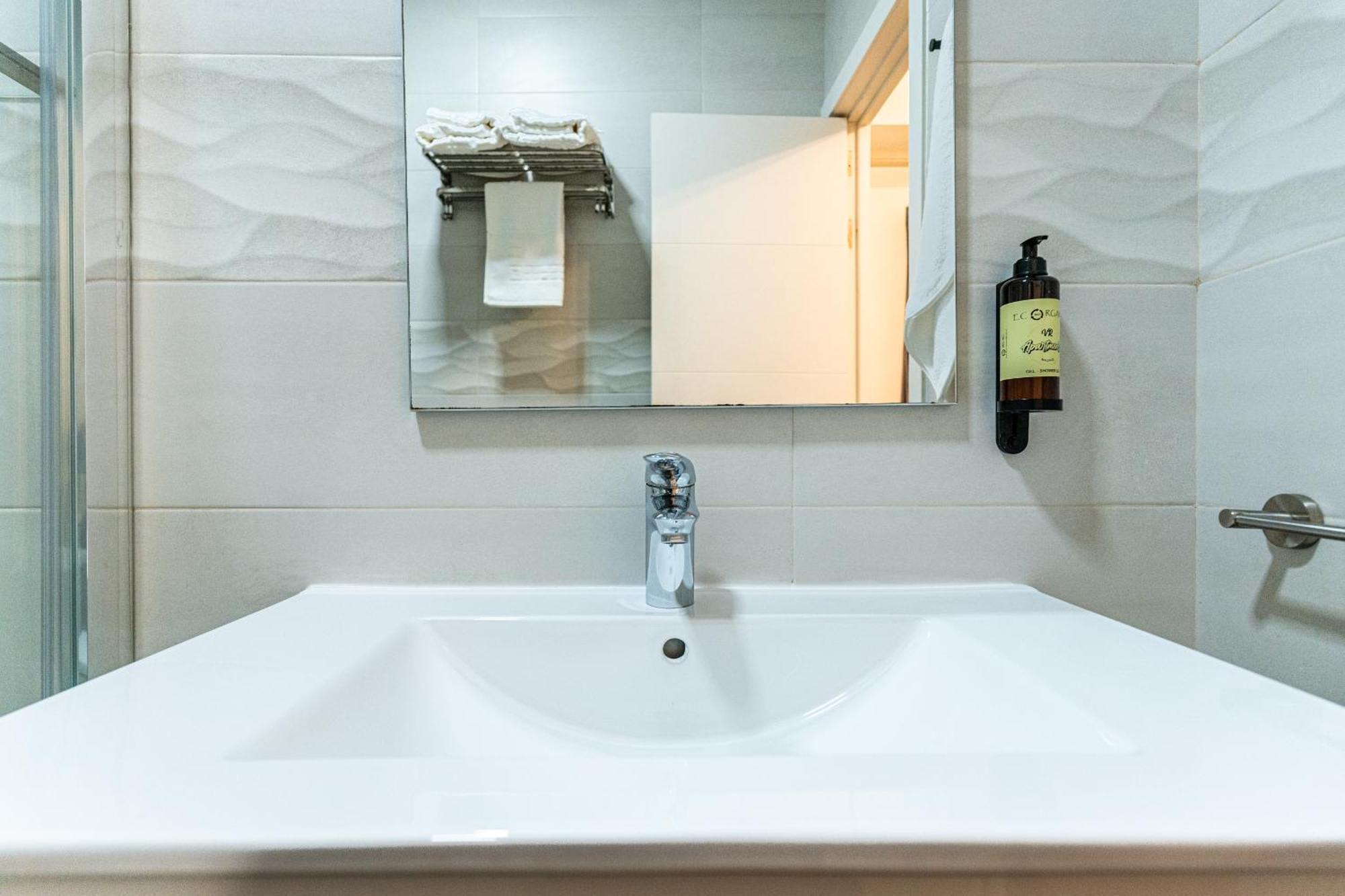 Vr Estudios Apartments Madrid Bagian luar foto