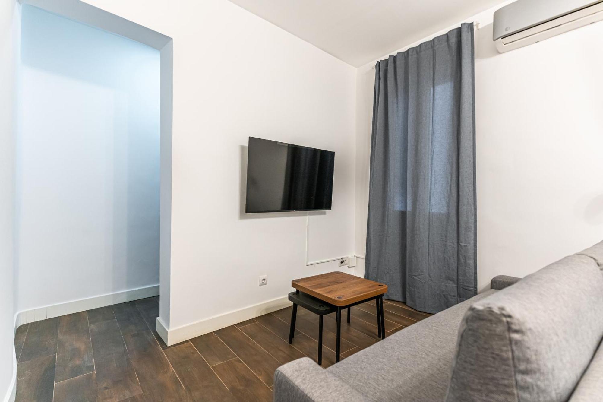 Vr Estudios Apartments Madrid Bagian luar foto