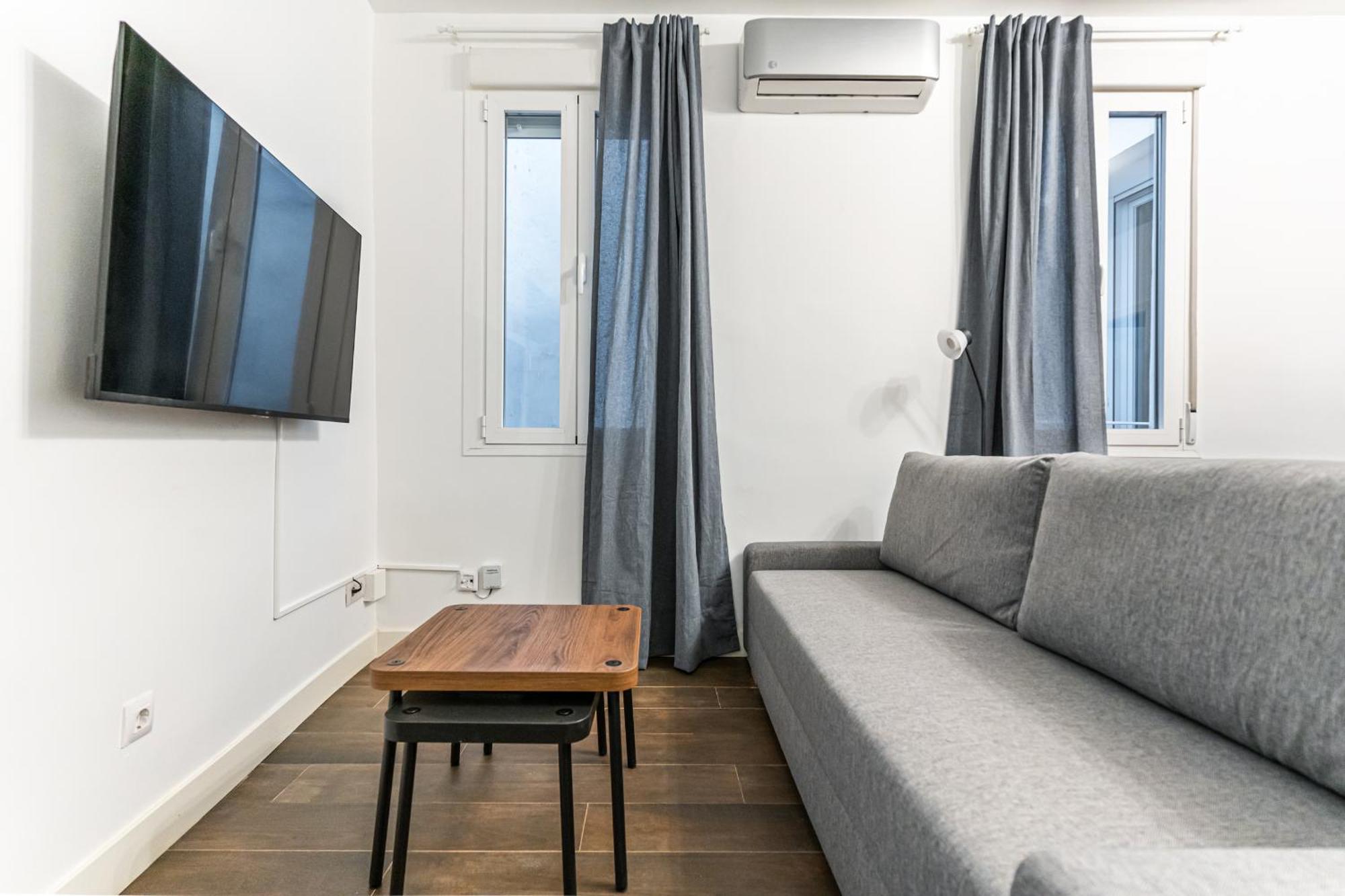 Vr Estudios Apartments Madrid Bagian luar foto