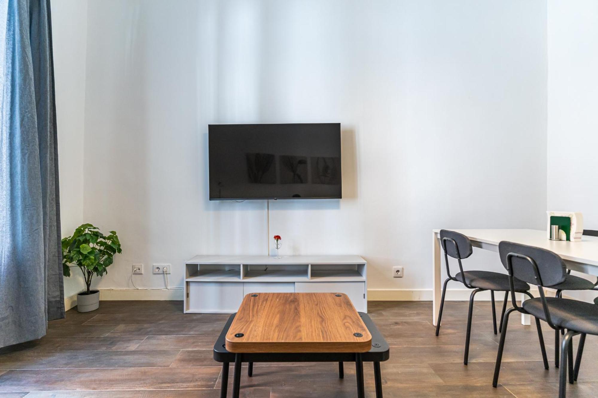 Vr Estudios Apartments Madrid Bagian luar foto